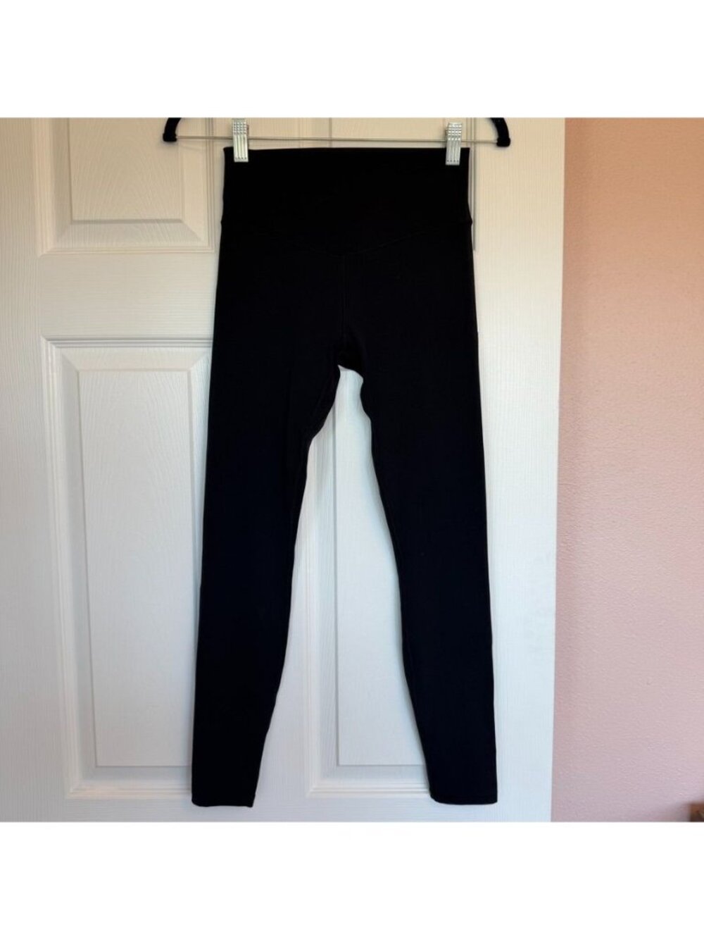 Vuori Buttery Soft Black Leggings Size Small NWT